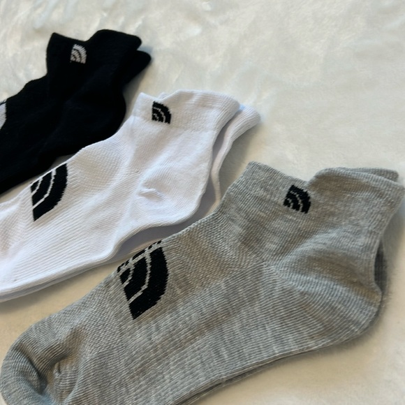 The North Face BRAND NEW 3 PAIRS of unisex Socks grey white black - Picture 2 of 6